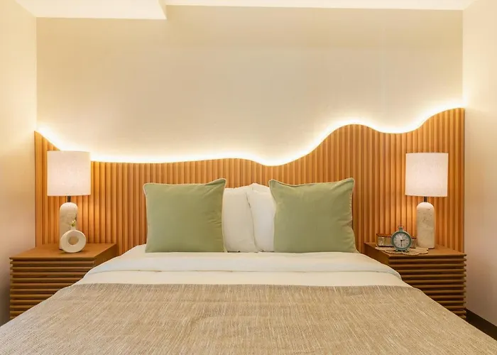 Cozy Modern Organic 1br With Washer And Wifi Near Bgc Manila